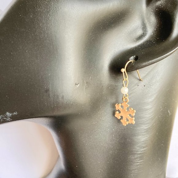 Snowflake Earrings Gold Plated Pearl White Glass Beads Christmas Winter Snow - Picture 6 of 12